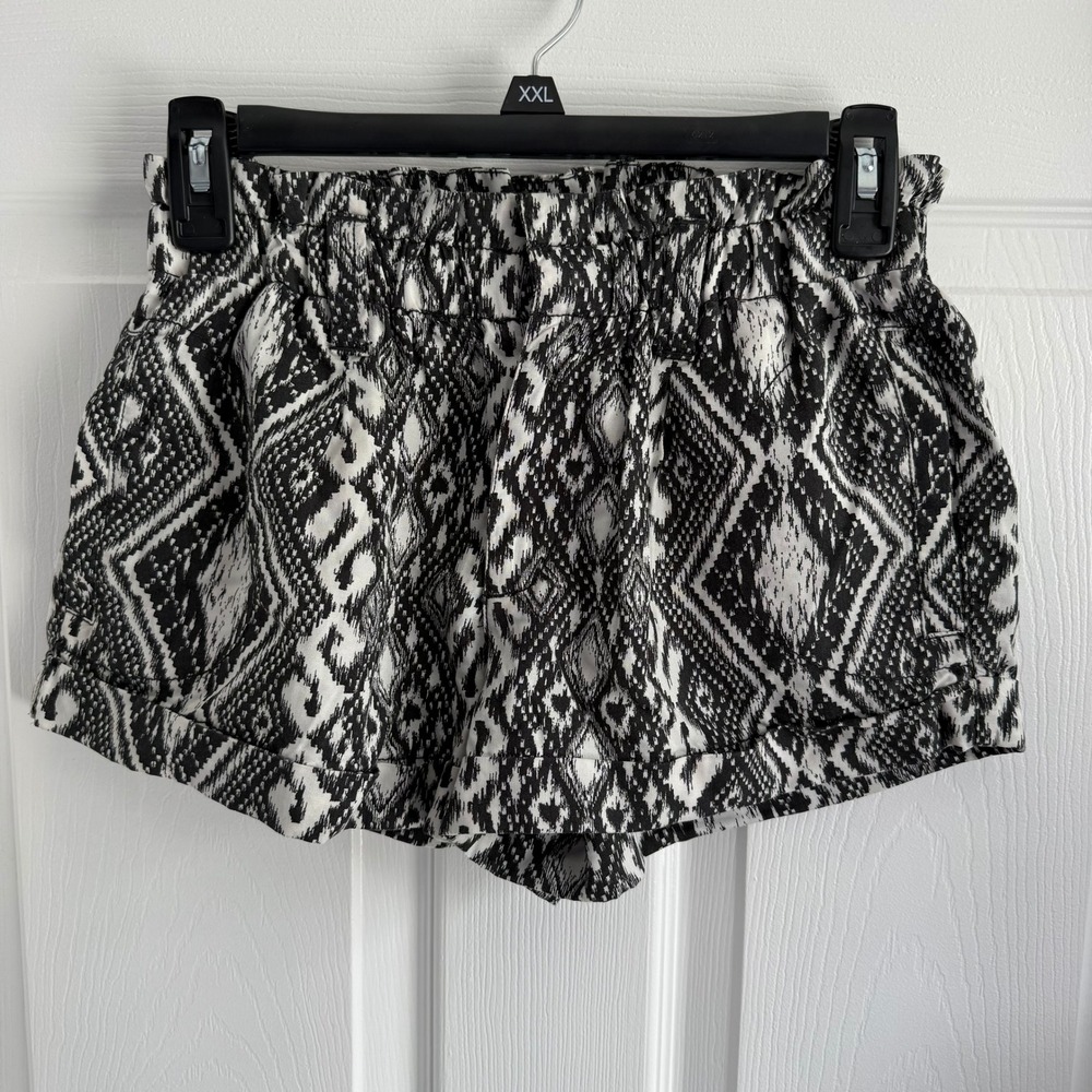 American Eagle Outfitters Black White Ikat Geometric Paperbag Waist Shorts Sz 4